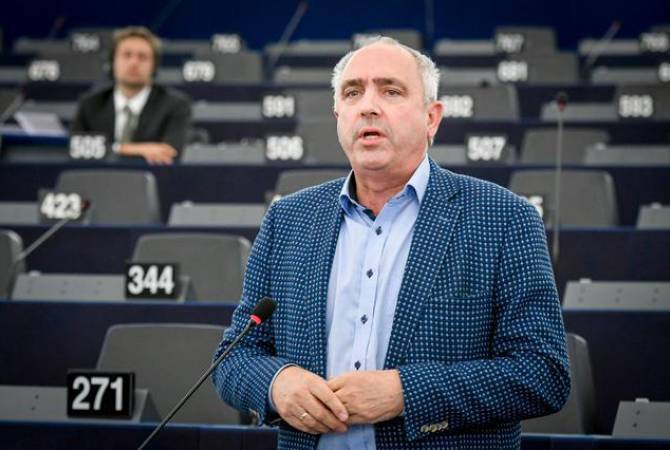 Жизнь коренного народа Нагорного Карабаха в опасности: депутат Европарламента Петер ван Дален