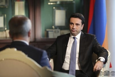 Դժվար է պատկերացնել երկու ժողովուրդների խաղաղ գոյակցությունը, երբ Բաքվում կառուցում են այսպես կոչված «ռազմավարի պուրակներ». Սիմոնյանի հարցազրույցը ՌԲԿ-ին