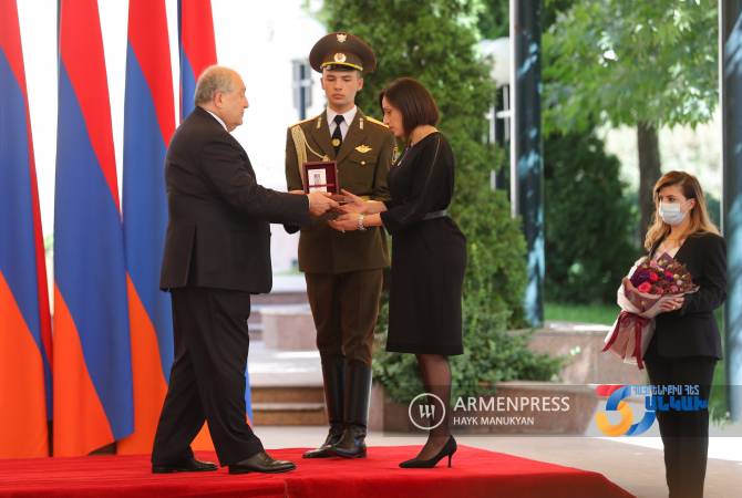 Բարձրագույն պարգևներ, կոչումներ Անկախության օրվա կապակցությամբ