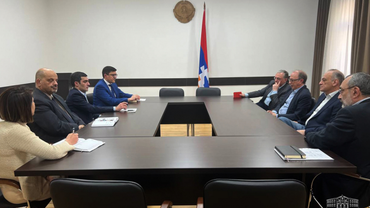 Министр иностранных дел Арцаха встретился с бывшими министрами иностранных дел Республики Армения и Республики Арцах