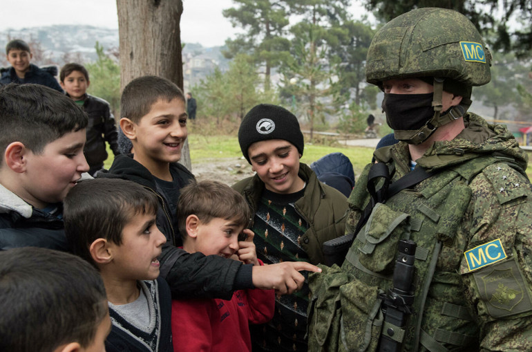 Российские миротворцы во время каникул провели комплексные занятия с более 50 школьниками в школе Нагорного Карабаха