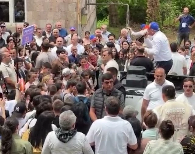 Եթե խաչը դոշներից կախածների հետևից գնայինք, Իջևանի կեսը կկորցնեինք. Փաշինյան