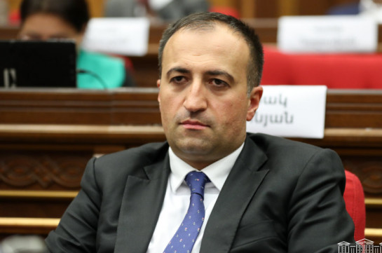 Այստեղ ներկաներից քանի՞ պաշտոնյայի վարորդ է, որ չի պահպանում անվտանգության գոտի կապելու կանոնը. Արսեն Թորոսյան