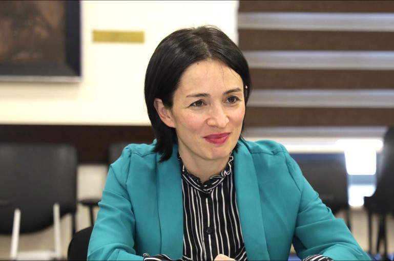 Սիրելի՛ գրադարանավարներ, ձեր ջանքերով գրադարանները մարդկանց համար շարունակում են ճանապարհ բացել դեպի գիտության և իմաստության աշխարհ․ Նախարար
