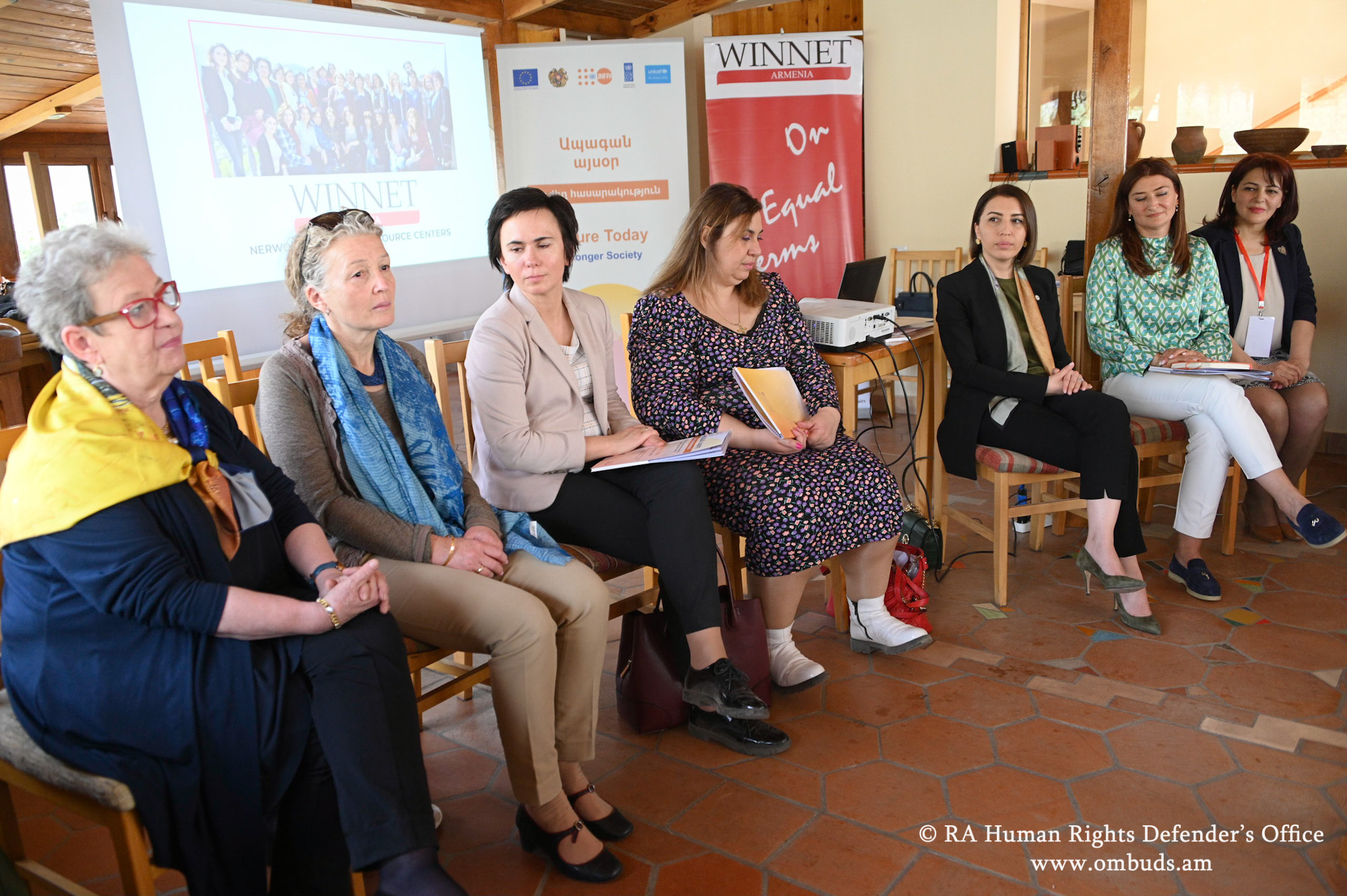 ՄԻՊ-ի աշխատանքային այցը Սյունիքում շարունակվել է Գորիսում՝ «ՎԻՆՆԵԹ Հայաստան» Կանանց ռեսուրսային կենտրոնի շահառուների հետ հանդիպմամբ