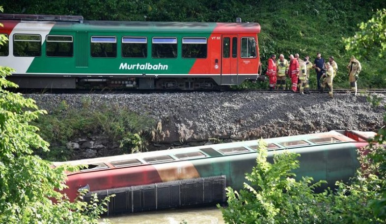Ավստրիայում գնացքի վագոնն ընկել է գետը. կա 17 վիրավոր