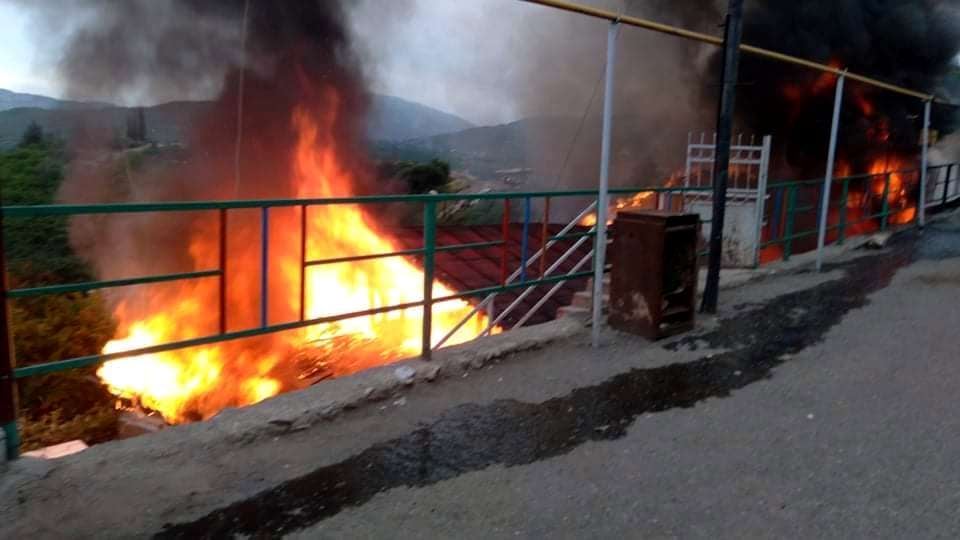 Հրդեհ Ստեփանակերտում. այրվել է 2 տուն (լուսանկարներ)