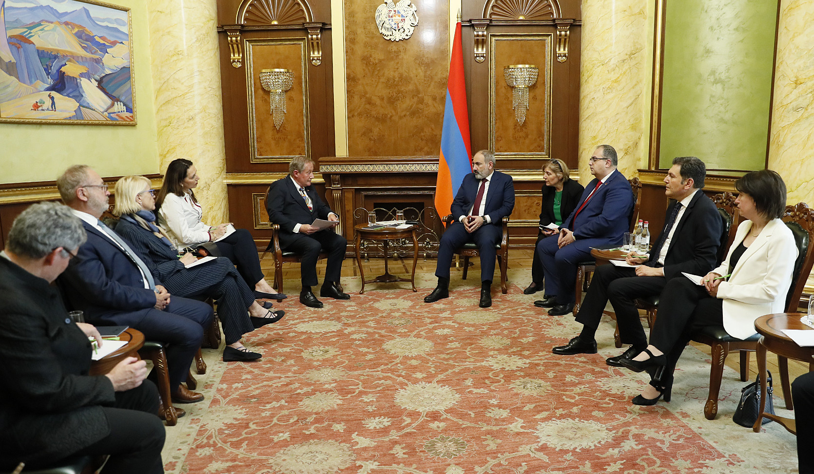 Премьер-министр Пашинян принял делегацию во главе с председателем группы дружбы Франция-Армения Сената Франции