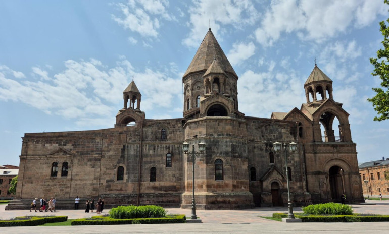 Արագածոտնի թեմի առաջնորդի, քահանաների և աշխատակիցների նկատմամբ իրականացված ապօրինի քրեական հետապնդումը իշխանությունների հրահրած հակաեկեղեցական արշավի դրսևորումն են․ Մայր աթոռ
