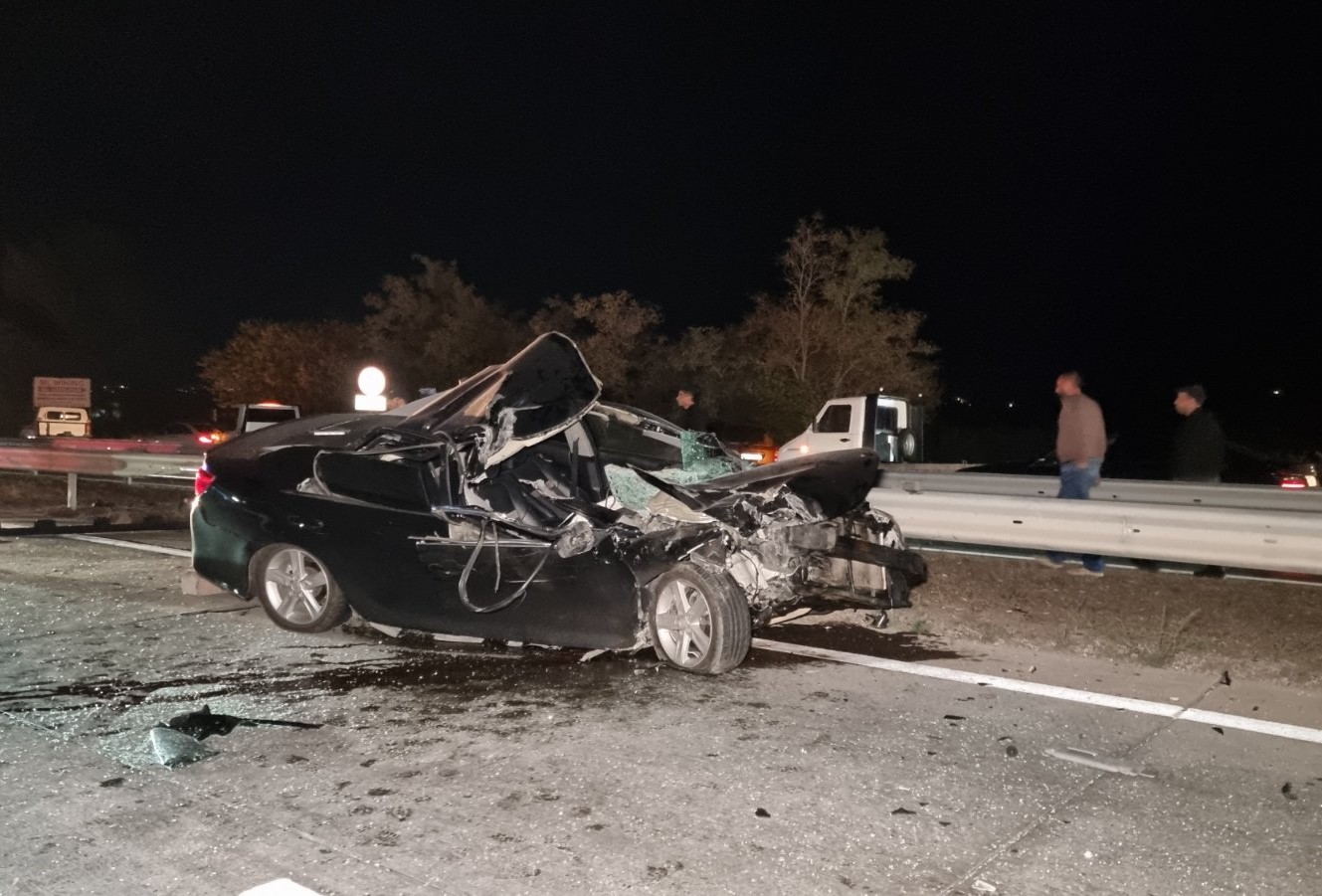Աշտարակ-Երևան ճանապարհին բախվել են «Toyota Camry»-ին և «ZIL» մակնիշի բեռնատարը․ 7-ամյա երեխա է մահացել