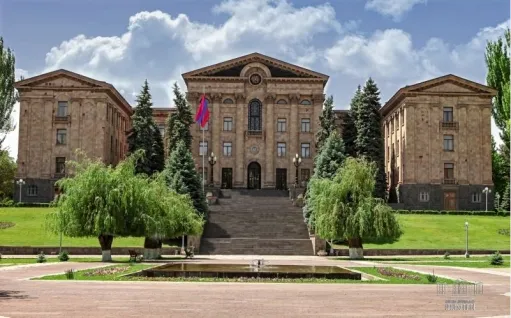 Ովքեր են այն 4 պատգամավորները, որոնք կողմ չեն քվեարկել կանոնակարգին․ «Հրապարակ»