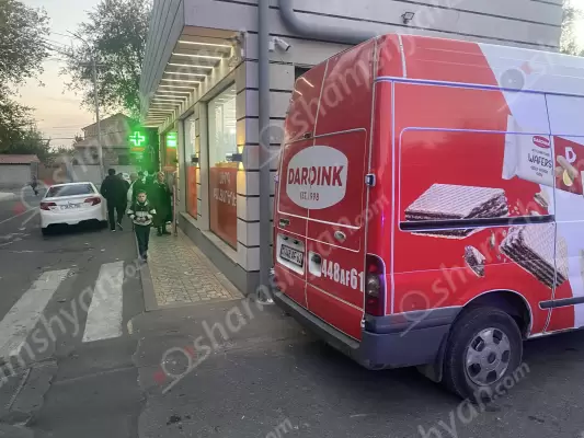 Երևանում «Դարոինկ» ՍՊԸ-ի «Ford Transit»-ով վրաերթի է ենթարկվել հետիոտնը. վրաերթը արձանագրվել է տեսախցիկի կողմից