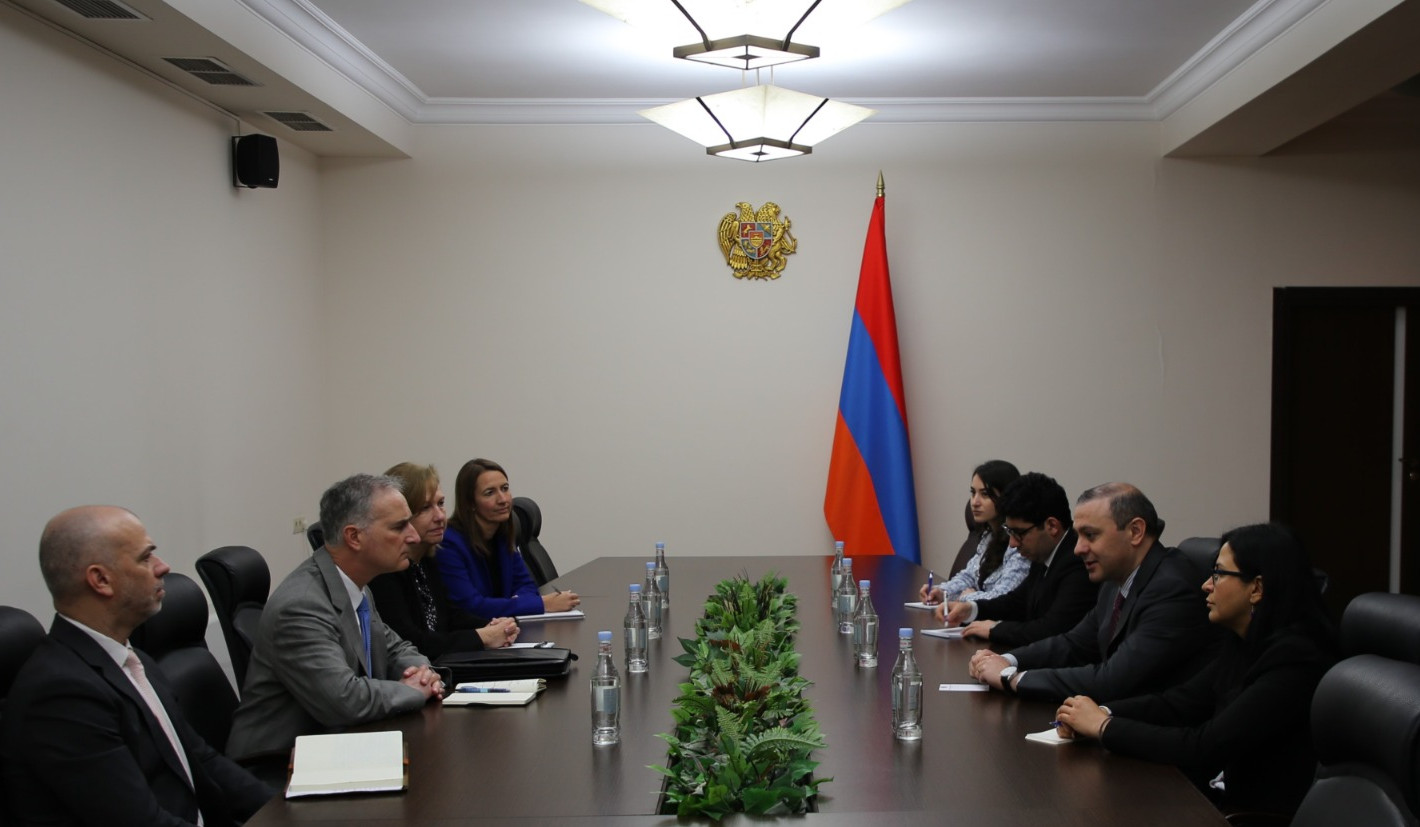 Секретарь Совбеза Армении и американский сопредседатель МГ ОБСЕ обсудили последнюю агрессию Азербайджана в селе Тех