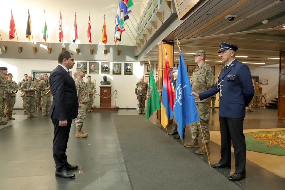 Министр обороны Армении посетил Верховное командование союзнических сил НАТО в Европе