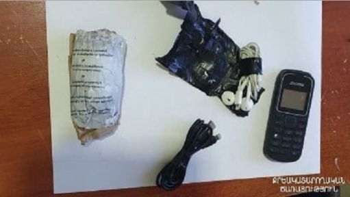 «Սևան» ՔԿՀ-ում գտել են ներնետված փաթեթ, մեջը՝ դեղնականաչավուն զանգված, բջջային, ականջակալ, USB լար