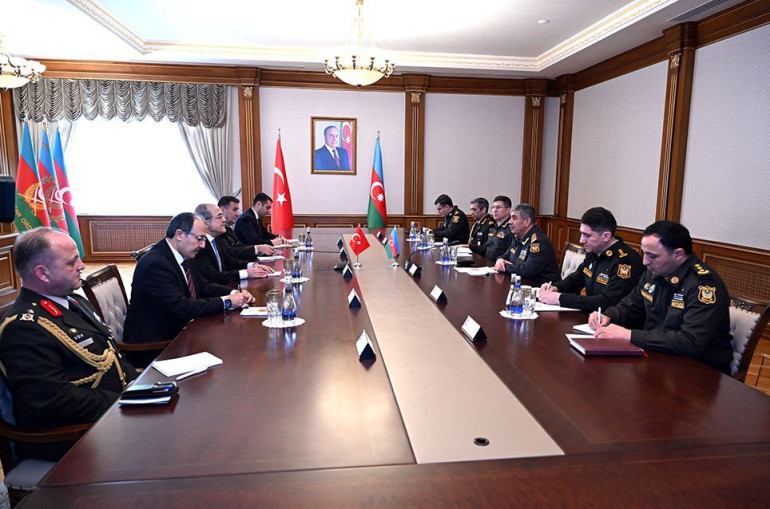 Азербайджан и Турция обсуждают ситуацию на границе с Арменией