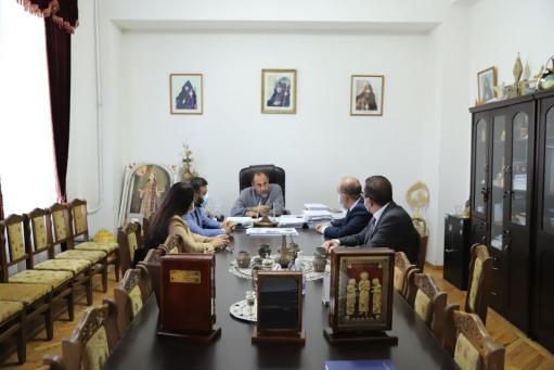 Շիրակի թեմը 100 տարեկան է. մարզպետն այցելել է Միքայել արքեպիսկոպոս Աջապահյանին