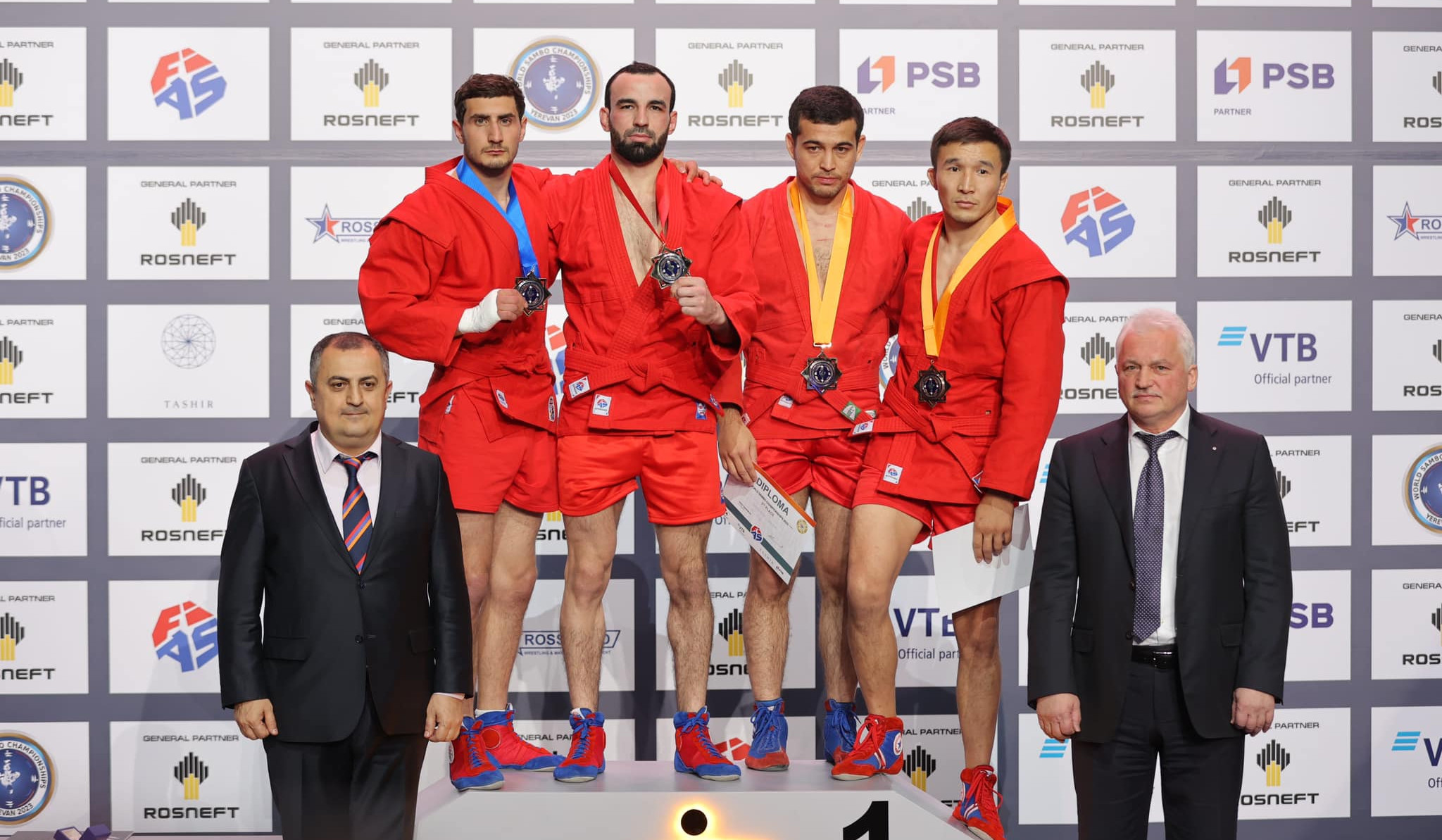 Սամբոյի աշխարհի առաջնության մրցումային երկրորդ օրը Հայաստանն ունեցել է երեք մեդալակիր