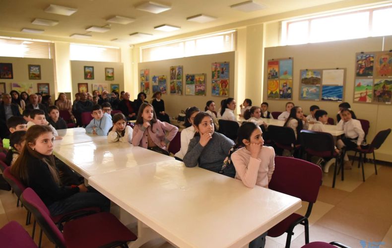 ԱՀ նախագահի աշխատակազմի Ռուսաց լեզվի հարցերի բաժնի նախաձեռնությամբ ինտերակտիվ հանդիպում եւ ինտելեկտուալ խաղ է կազմակերպվել