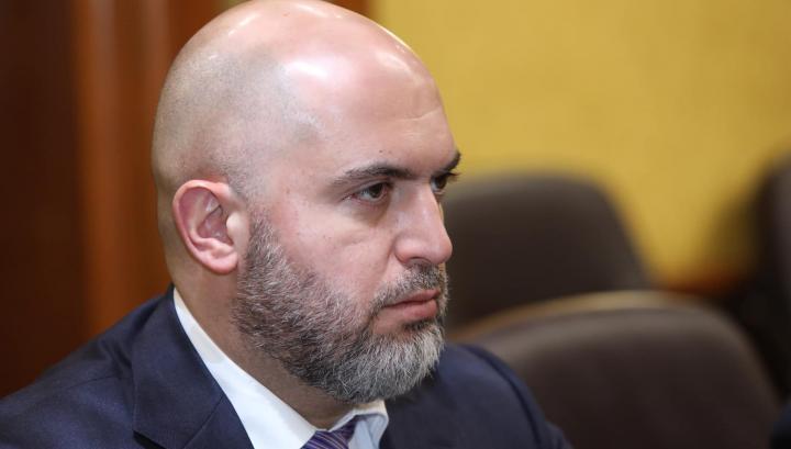 Դատարանը վերացրեց Արմեն Աշոտյանի նկատմամբ ընտրված բացակայելու արգելքը