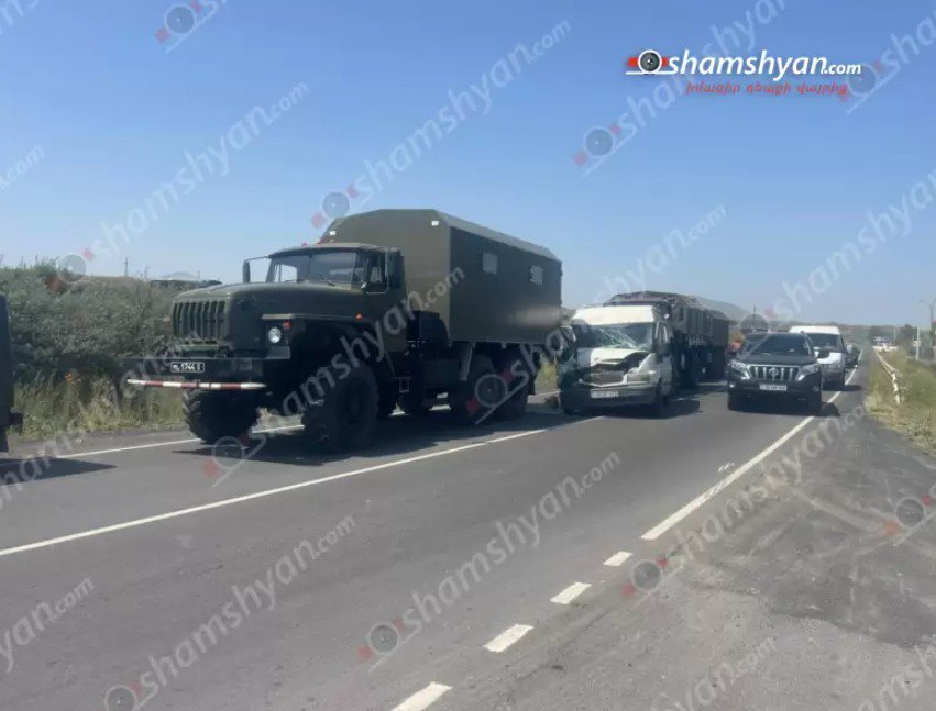 Սևան-Մարտունի ճանապարհին բախվել են «Ford Transit»-ը և ՀՀ ՊՆ հաշվեկշռում հաշվառված 2 «Ուրալ». 4 զինվորական տեղափոխվել է ԲԿ