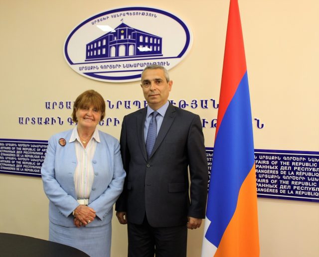 Դուք ավերի մոխիրներից գեղեցկություն եք ստեղծում. Քերոլայն Քոքսի շնորհավորանքն Արցախի անկախության առթիվ