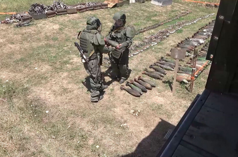 Более 26 тыс. взрывоопасных предметов уничтожили российские миротворцы в ходе гуманитарного разминирования местности Нагорном Карабахе
