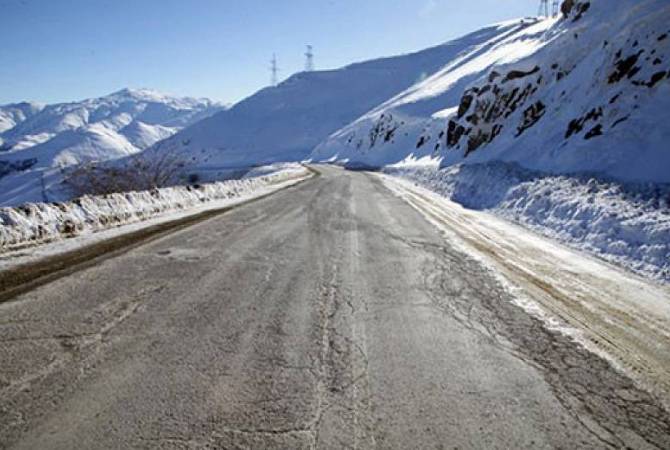 Հայաստանի որոշ մարզերում տեղում է ձյուն․ Լարսը բաց է միայն բեռնատարների համար