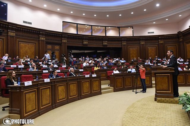 ԱԺ-ն ընդունեց մի շարք օրինագծեր, այդ թվում՝ «օրենքով գողերի» վերաբերյալ նախագիծը