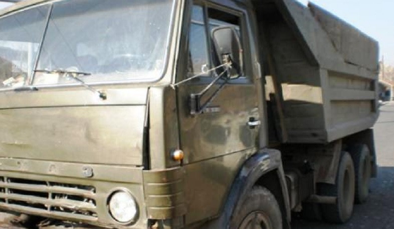 Երևան-Մեղրի ճանապարհին «Մերսեդեսը» բախվել է կայանված «ԿամԱԶ»-ին. կա 2 զոհ, 3 վիրավոր