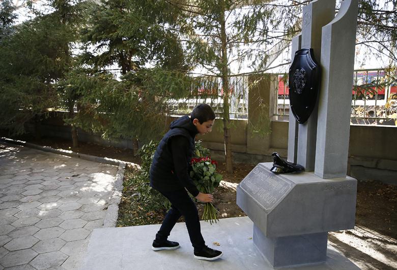 Հանուն հայրենիքի զոհված ոստիկանների հիշատակը հավերաժացնող հուշարձան է բացվել (տեսանյութ)