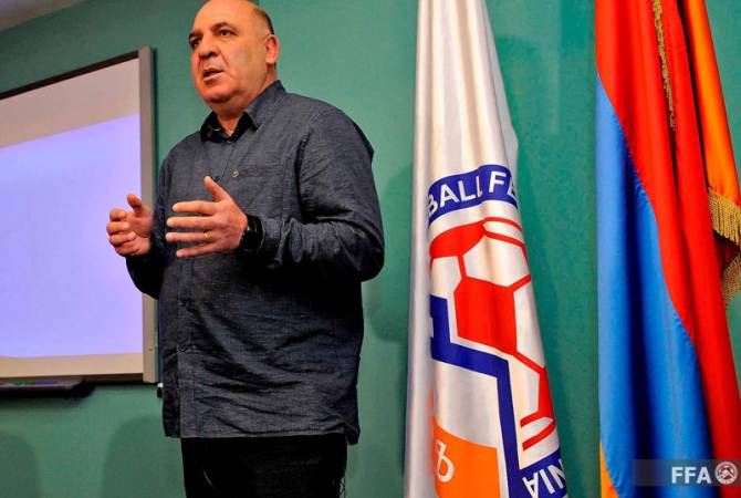 Կարեն Նալբանդյանն ազգային հավաքականին ներկայացրել է VAR համակարգի առանձնահատկությունները