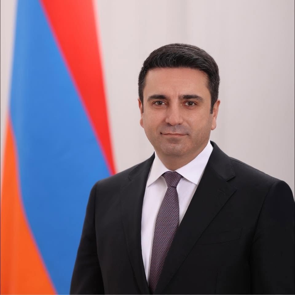 Ալեն Սիմոնյանը հրապարակել է պատգամավորի երդման առաջարկվող նոր տեքստը