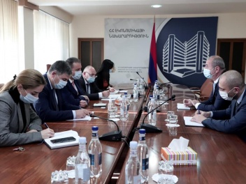 Վահան Քերոբյանը հանդիպել է ՀՀ-ում Վրաստանի գործերի ժամանակավոր հավատարմատարի հետ