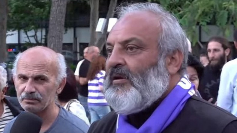 Սրբազանն ու աջակիցները հանրահավաք են անցկացնում  Վանաձորում