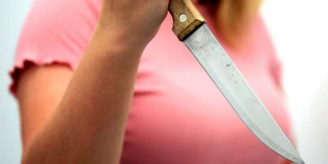 Արմավիրում բժշկական դիմակով և դանակով զինված կինը 2 ժամում թալանել է «Ալֆա ֆարմ» դեղատները