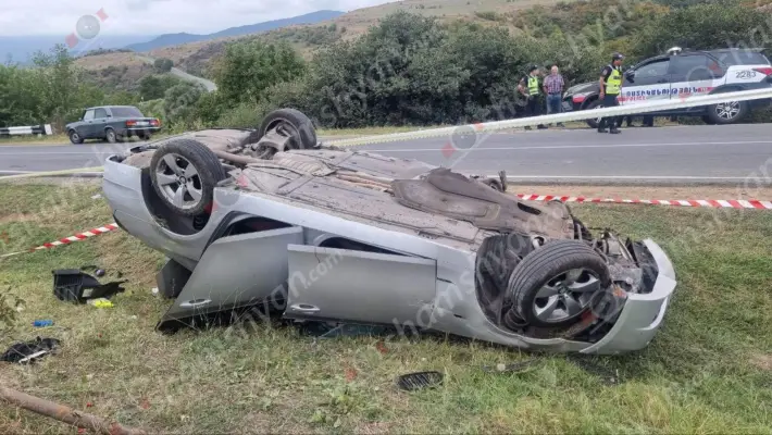 Խոշոր ավտովթար Տավուշի մարզում․ Բաղանիսում 44-ամյա վարորդը «BMW»-ով բախվել է հողաթմբերին և գլխիվայր հայտնվել դաշտում․ կա 4 վիրավոր