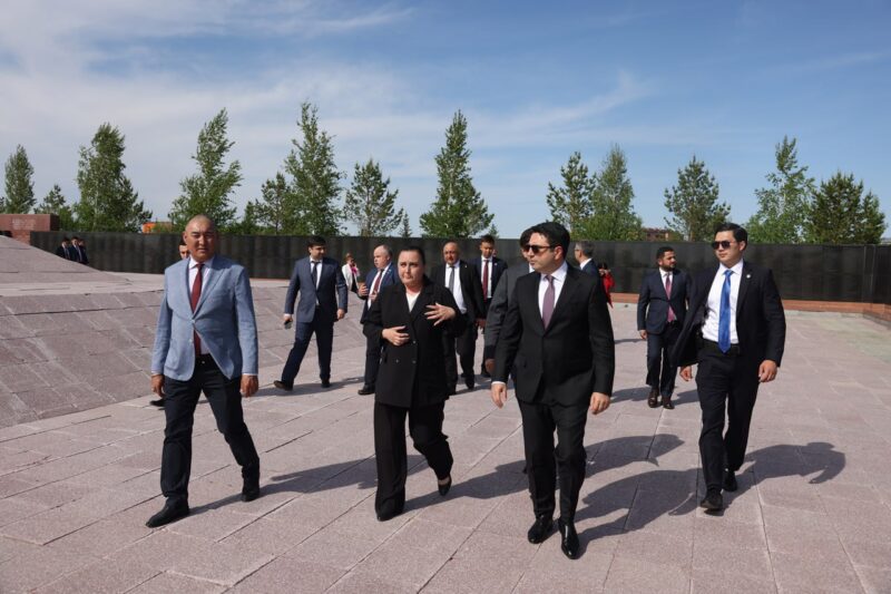 Ալեն Սիմոնյանն այցելել է քաղաքական բռնաճնշումների զոհերի «Ալժիր» հուշահամալիր