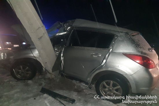 Արմավիր-Գյումրի ճանապարհին «Nissan Tiida»-ն դուրս է եկել ճանապարհից, բախվել սյանը․ վարորդը մահացել է