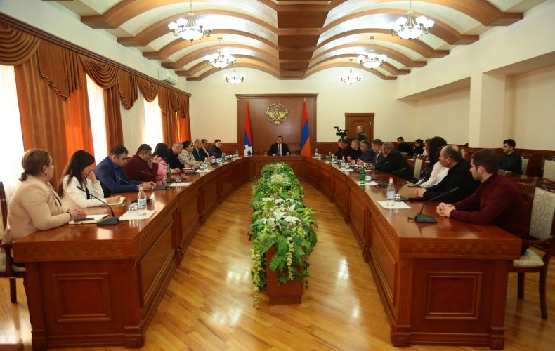 Արցախի պետնախարարը հանդիպել է հանրօգուտ աշխատանք կատարելու խնդրանք-կոչին առաջինն արձագանքողների հետ