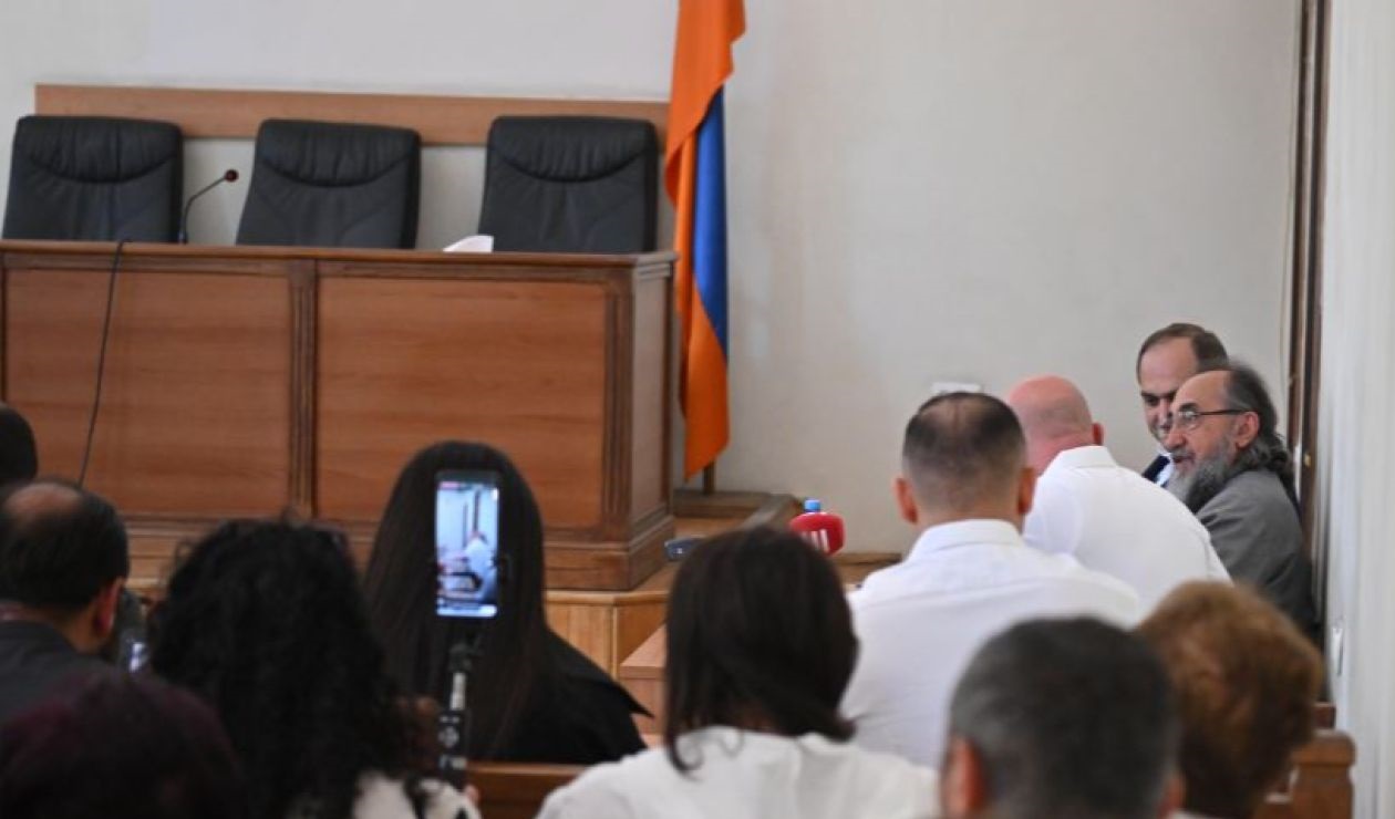 Դատարանը հեռացավ խորհրդակցական սենյակ՝ Միքայել Սրբազանի գործով որոշում կայացնելու