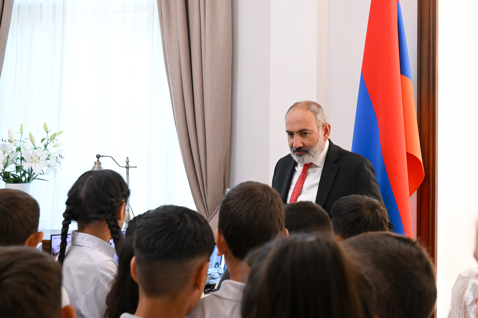 Վարչապետը հյուրընկալել է Սառնաղբյուրի միջնակարգ դպրոցի  4-րդ դասարանի աշակերտներին
