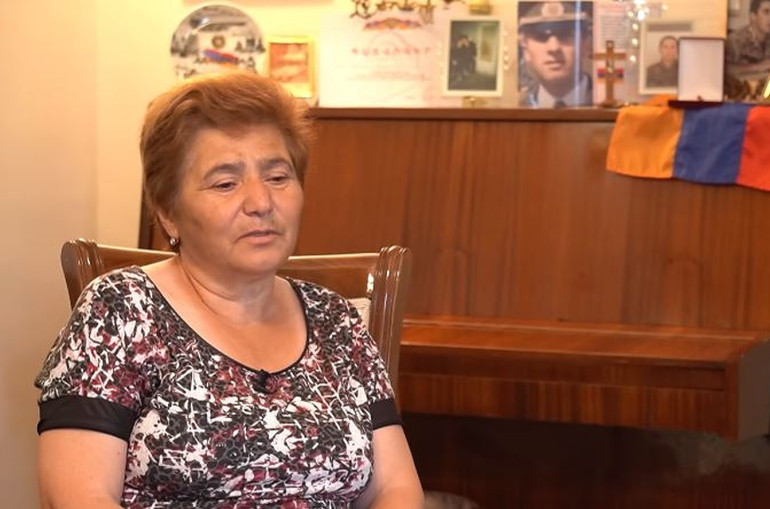 44-օրյայում անմահացած Գարիկ Դավթյանի 60-ամյա մայրը որդի է ունեցել (տեսանյութ)