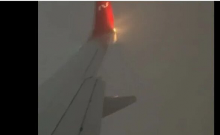 Ինչպես է կայծակը հարվածում օդանավին թռչքի ժամանակ (տեսանյութ)
