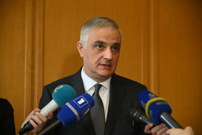 «Դա բնական չի՞, միամիտ հարցեր եք տալիս»․ Մհեր Գրիգորյանը՝ իր կնոջ իրենից ավելի հարուստ լինելու մասին