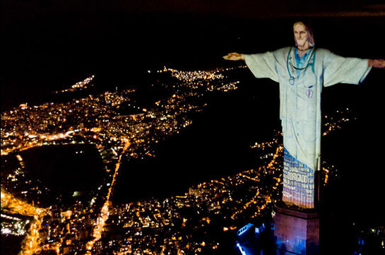 Ռիո Դե Ժանեյրոյում Հիսուսի արձանը ներկայացրել են բժշկական խալաթով (տեսանյութ)