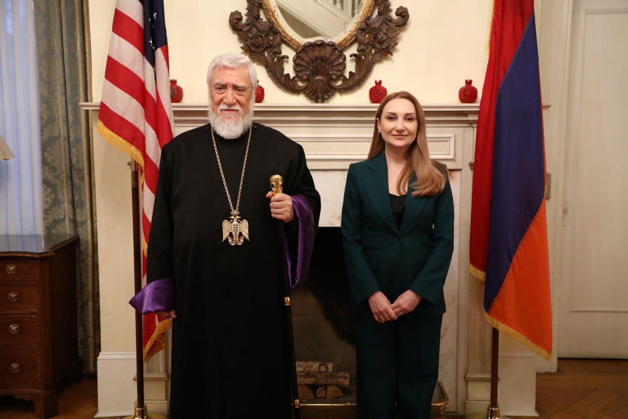 Посол Армении в США обсудила с Католикосом Арамом Первым отношения между РА и диаспорой