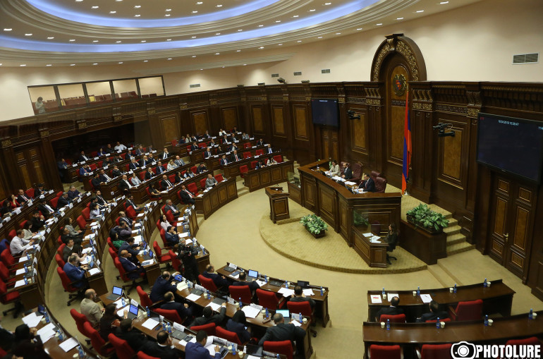 Թեժ մթնոլորտ ԱԺ-ում