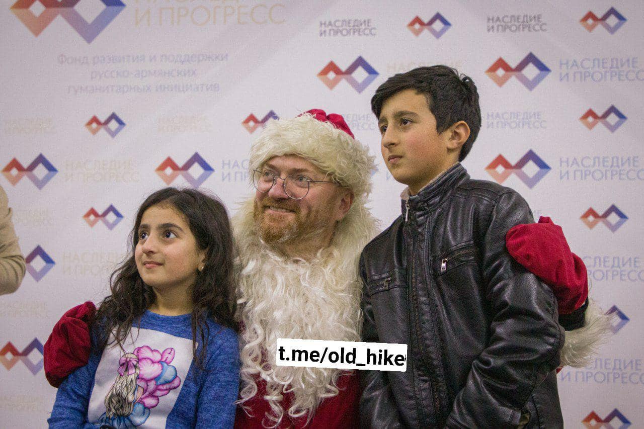 Վիտալի Միլոնովն անձամբ նվերներ է հանձնել Ստեփանակերտում արցախցի 250 երեխաների