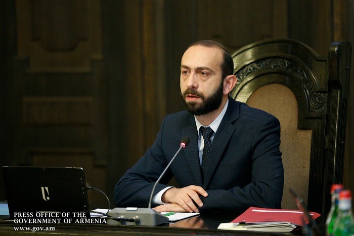 Մենք հազիվ մեր ֆինանսների նախարարության հետ ենք լեզու գտնում. ԱԳ նախարարը՝ դեսպանատներում հերթերի մասին